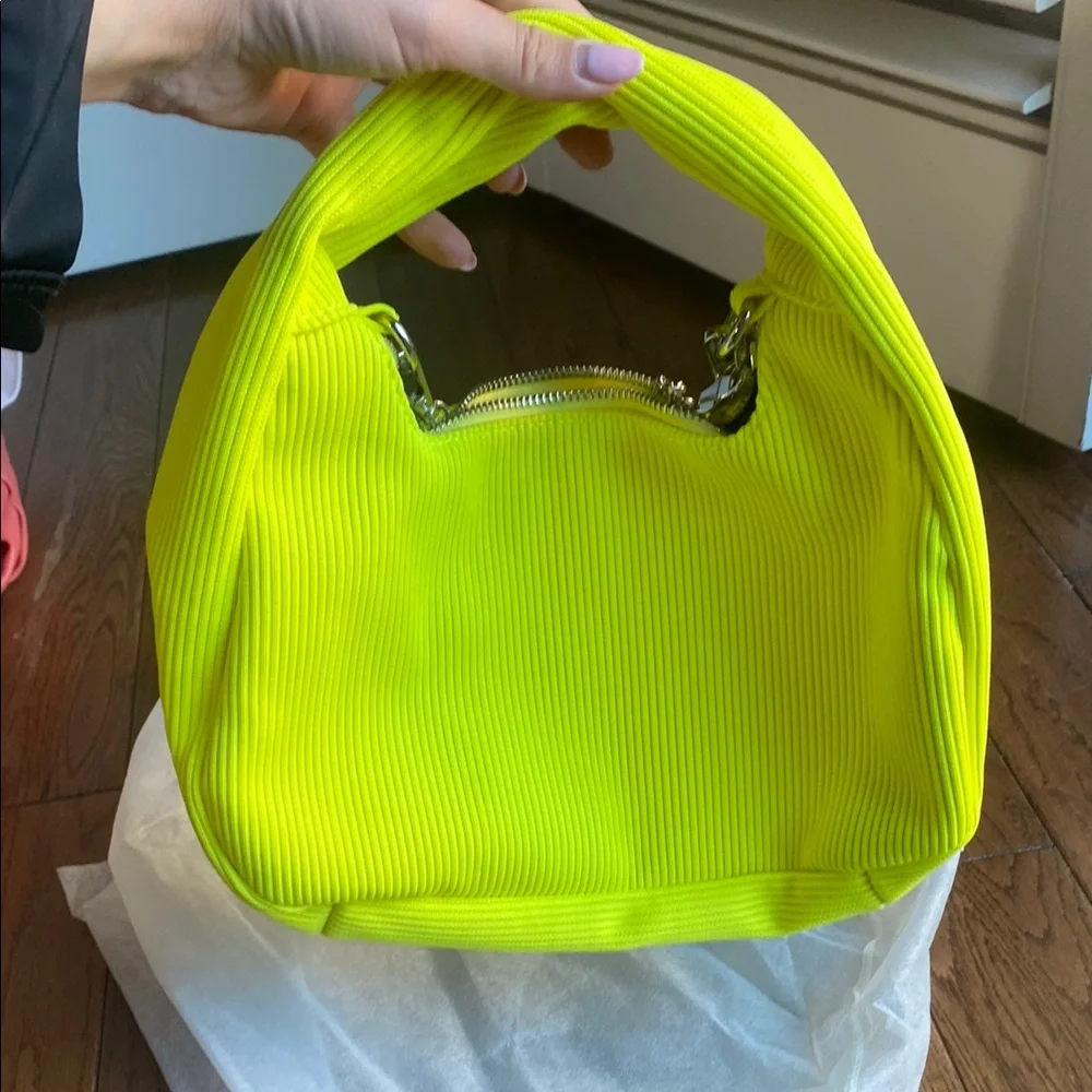 Vibrant Yellow Shoulder Bag with Textured Finish and Chain Detail - Picture 3 of 9